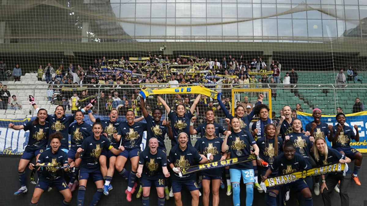 Fenerbahçe arsaVev kupasını Chobani Stadı’nda alacak! Fenerbahçe arsaVev kupasını Chobani Stadı’nda alacak!