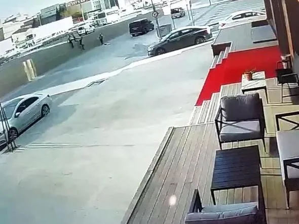 Kaçarken paraları yola saçıldı