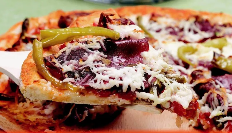 Salamlı Pizza