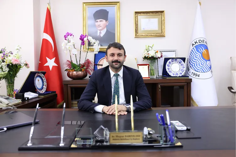 SON DAKİKA | Mersin’de Akdeniz İlçe Belediye Başkanı Hoşyar Sarıyıldız görevden uzaklaştırıldı