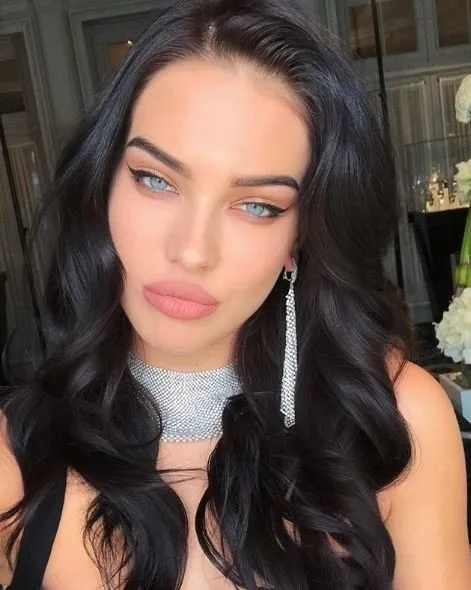 Adriana Lima'nın tahtına göz diken Rus güzel; Dasha Kina