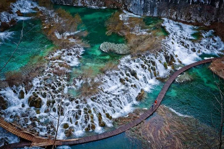 Plitvice Gölleri görenleri büyülüyor