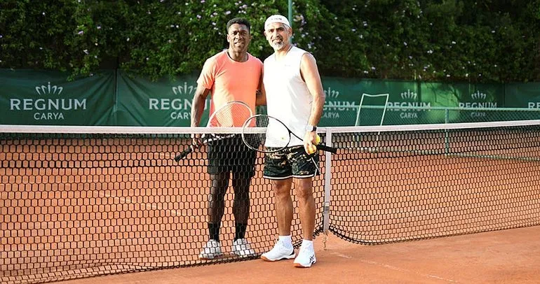 Clarence Seedorf ile İsmet Taşdemir Antalya’da tenis maçı yaptı