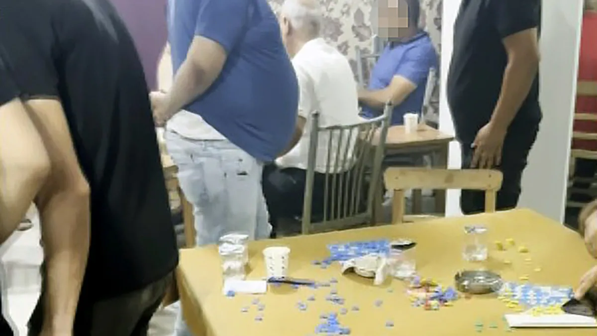 Adana’da kumarhaneye koçbaşı ile baskın: 49 kişi yakalandı! Adana’da kumarhaneye koçbaşı ile baskın: 49 kişi yakalandı!