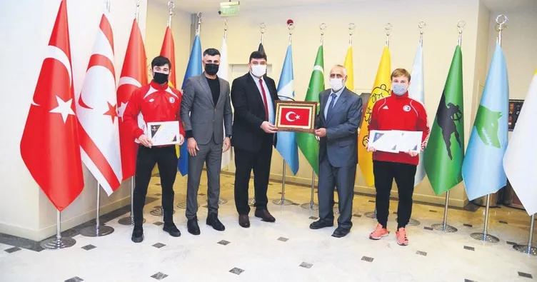 Kahramankazanlı halterciler Türkiye’yi gururlandırdı