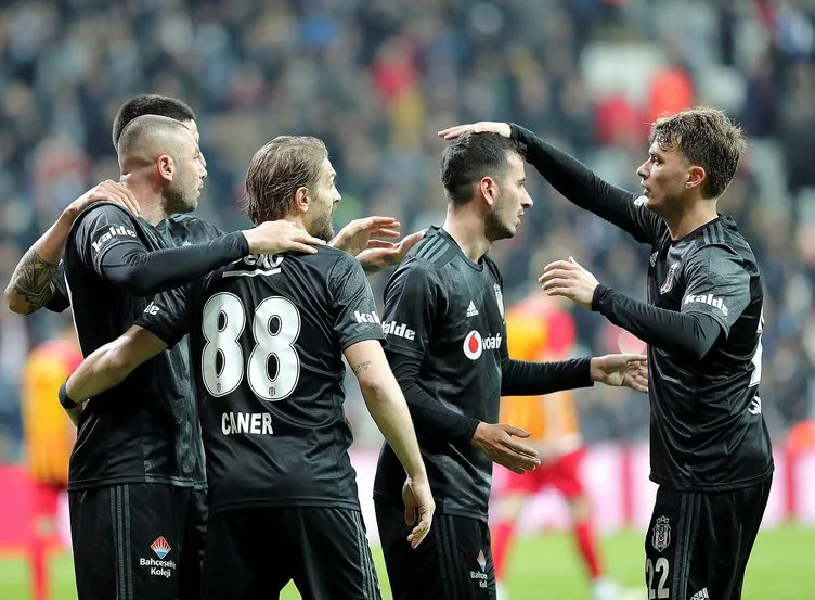 Beşiktaş Burak Yılmaz’a alternatif arıyor