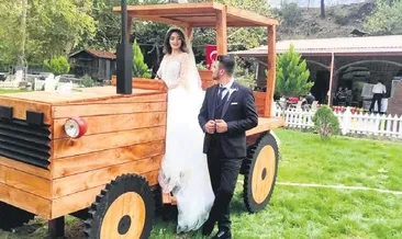 Ahşap traktör ilgi odağı oldu