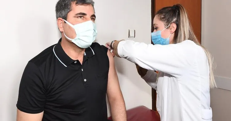 Muş Belediye Başkan Feyat Asya, ilk doz aşısını yaptırdı