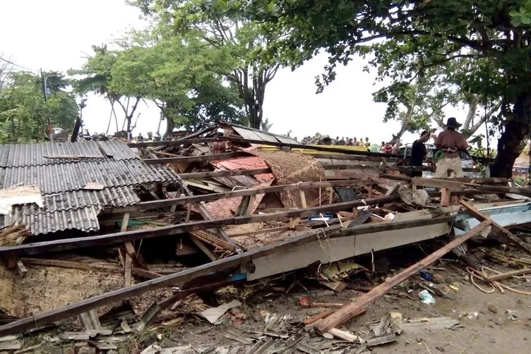 Endonezya'da tsunami! Onlarca ölü ve yüzlerce yaralı var