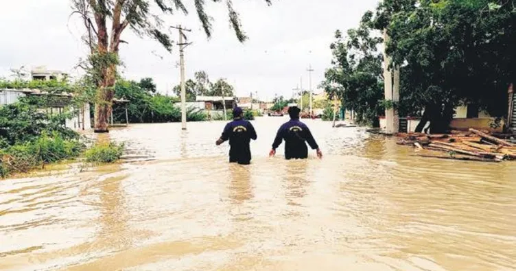 Hindistan’da sel 282 can aldı