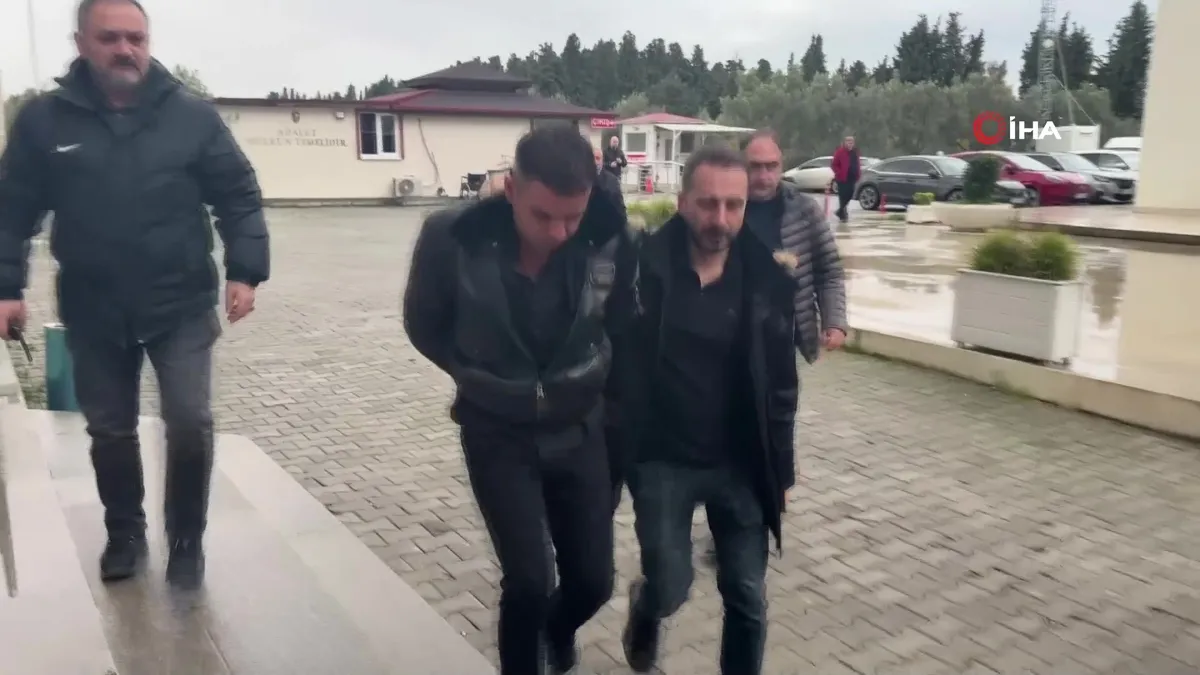 Güllü’nün kızı Tuğyan’ın eski nişanlısı Kervan Eminoğlu adliyeye sevk edildi | Video videosunu izle Güllü’nün kızı Tuğyan’ın eski nişanlısı Kervan Eminoğlu adliyeye sevk edildi | Video videosunu izle