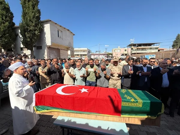 kktcdeki-gemi-kazasinda-hayatini-kaybeden-mahmut-demir-topraga-verildi-1791374096118.jpg