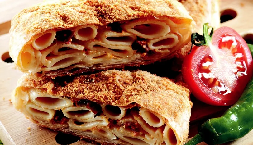 Makarnalı Börek Tarifi Tarifi BöreklerÇörekler ve Poğaçalar Sofra