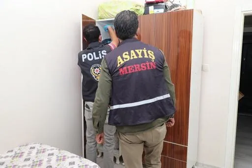 mersinde-fuhus-operasyonunda-14-kisi-gozaltina-alindi-1634840958816.jpg