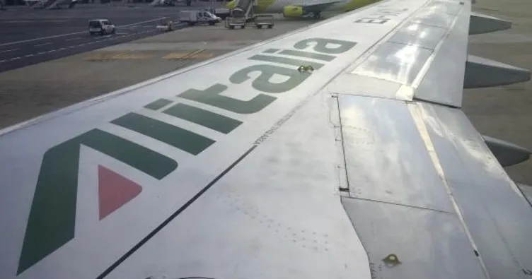 İtalya’da kara gün: Askeri uçak yere çakıldı