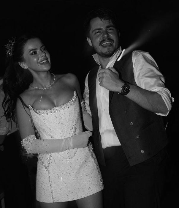 Perihan Savaş’ın fenomen gelini ve biricik oğlu ile keyfine diyecek yok! Aile pozuna beğeni yağdı...