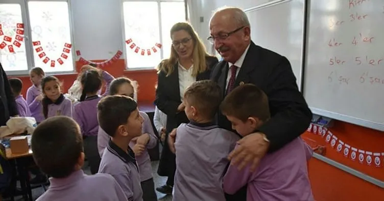 Başkan Albayrak’tan minik öğrencileri sevindiren ziyaret