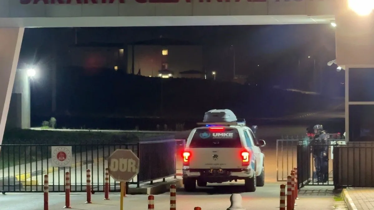 Cezaevinde gıda zehirlenmesi şüphesi: 171 hükümlü hastaneye kaldırıldı! Cezaevinde gıda zehirlenmesi şüphesi: 171 hükümlü hastaneye kaldırıldı!