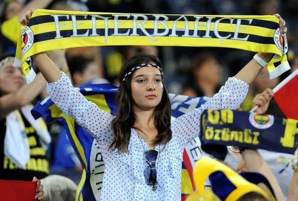 Fenerbahçe tribünleri erkeği unuttu