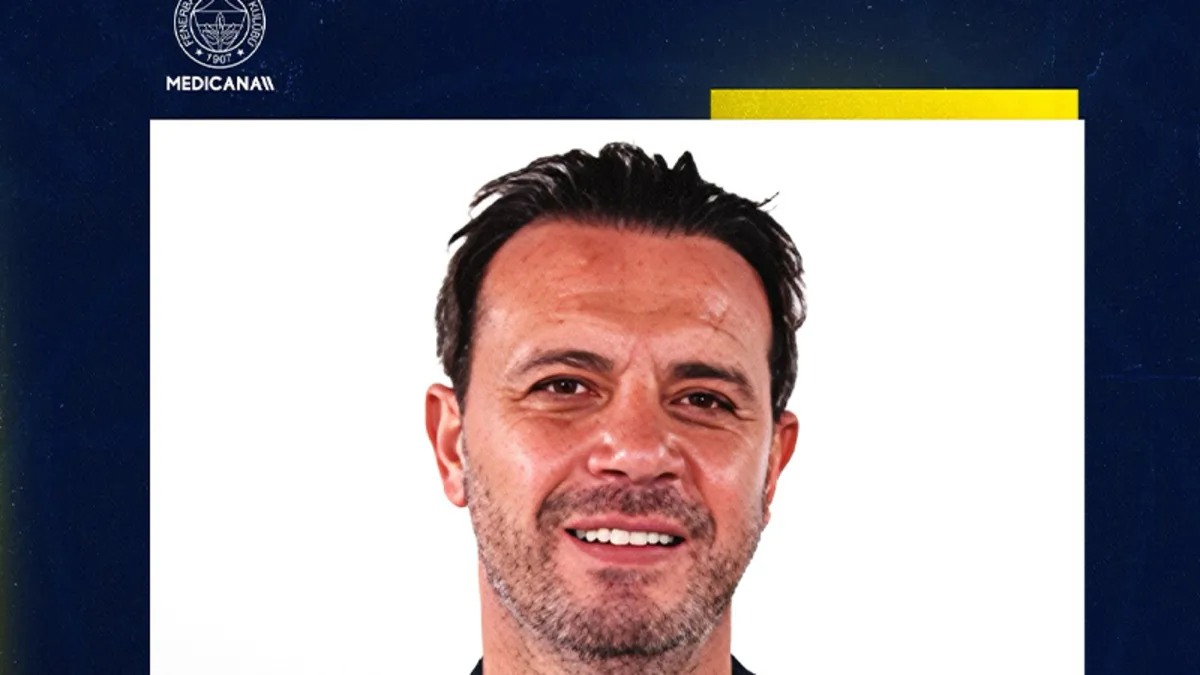 Fenerbahçe’de Soner Erdoğmuş ile yollar ayrıldı! Fenerbahçe’de Soner Erdoğmuş ile yollar ayrıldı!