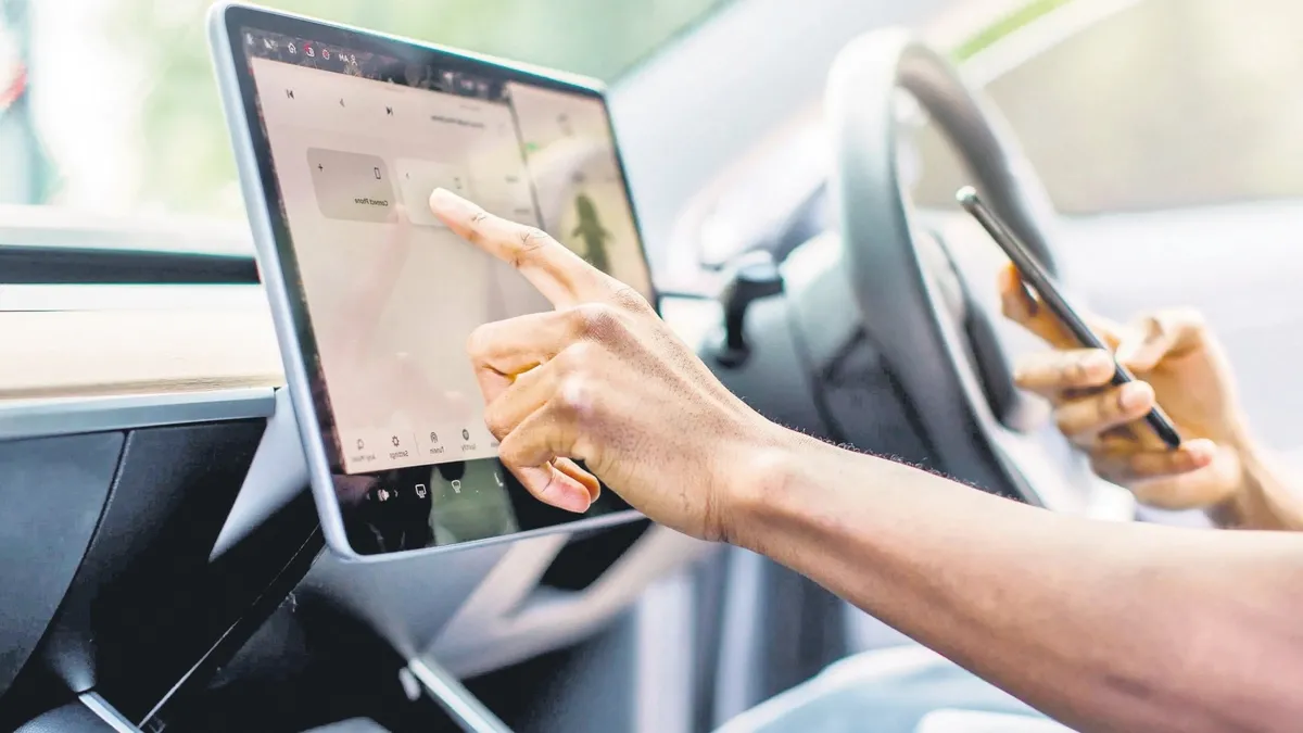 Akıllı telefonların üzerine 4 teker taktık adına otomobil dedik Akıllı telefonların üzerine 4 teker taktık adına otomobil dedik