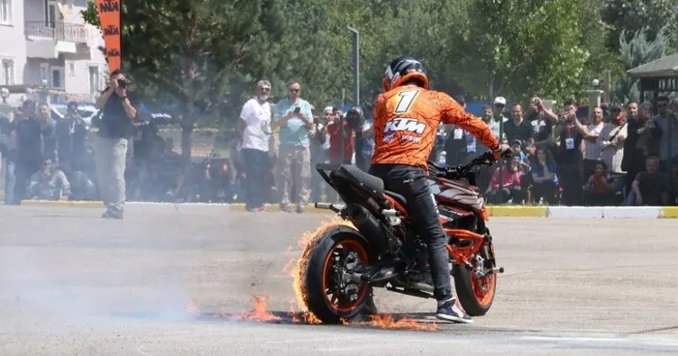 Erzincan’da motosiklet şov hayran bıraktı