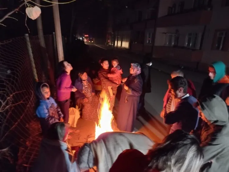 SON DAKİKA: Düzce'de 5,9'luk deprem: Ankara ve İstanbul deprem ile sarsıldı! İşte deprem bölgesinden son haberler