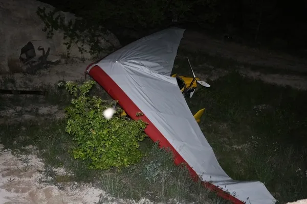 kapadokyada-facianin-esiginden-donuldu-arizalanan-microlight-vadiye-acil-inis-yapti-1779962596749.jpg
