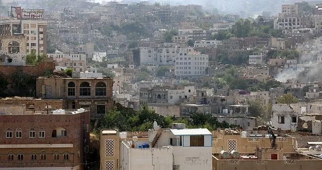 Taiz’de Husiler sivil yerleşim yerlerine saldırdı