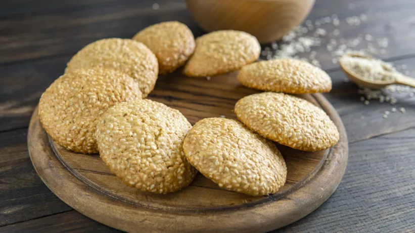Geleneksel tatlarda modern dokunuş: Susamlı kurabiye yaparken yapılan o büyük hata...