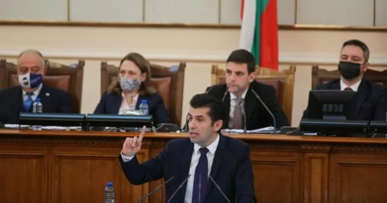 Bulgaristan’da istifa depremi! Başbakan Petkov hükümetin istifasını sundu