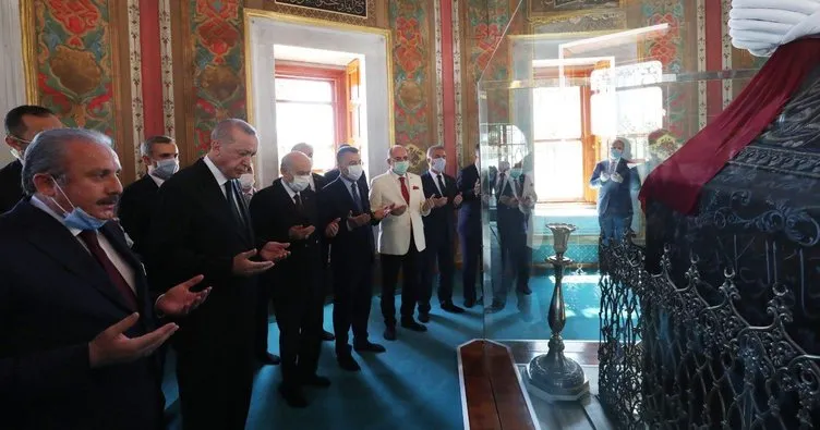 Fatih’in türbesinde duayı Meclis Başkanı Şentop okudu