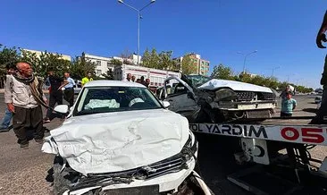 Şanlıurfa’da iki araç kafa kafaya çarpıştı: 1 ölü, 4 yaralı! #sanliurfa