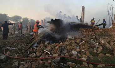 Pakistan’da korkunç patlama: Havai fişek fabrikası havaya uçtu