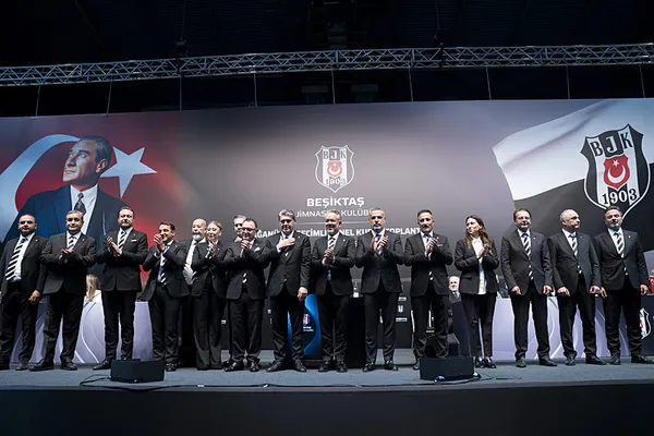 besiktasta-serdal-adalidan-temizlik-cikisi-turk-futbolu-cok-sey-kazanir-1791132141707.jpeg