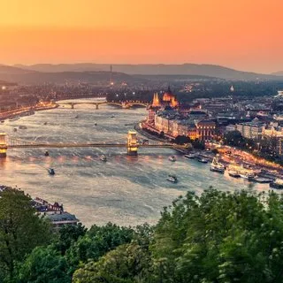 Işıl ışıl sokaklarıyla Budapeşte!
