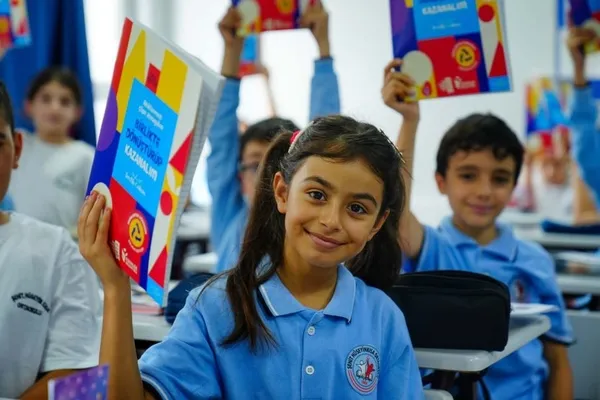 esenler-belediyesinden-geri-donusumle-kazandirilan-8-milyon-defter-ile-egitime-dev-destek-1757427019331.jpg