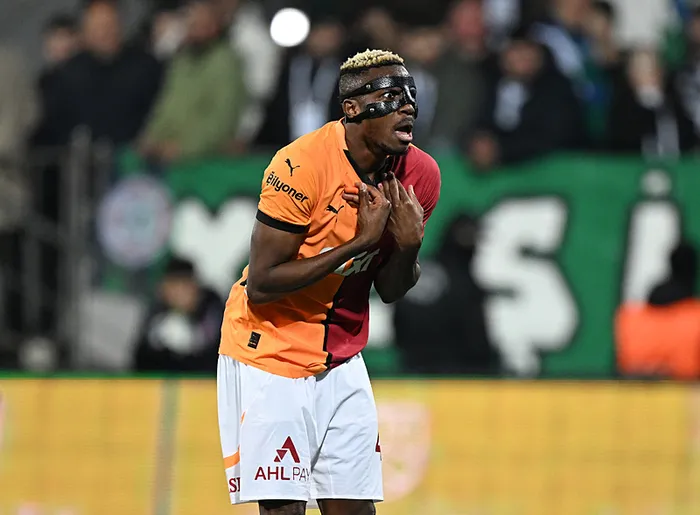lider-galatasarayin-rakibi-rizespor-karsilasmada-ikinci-yari-oynaniyor-1739817086377.jpeg