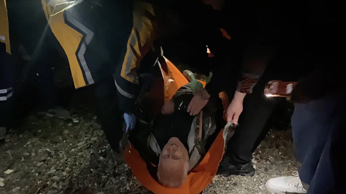 Balık tutmak istemişlerdi: Baba-oğul batan kayıktan zor kurtuldu! Balık tutmak istemişlerdi: Baba-oğul batan kayıktan zor kurtuldu!