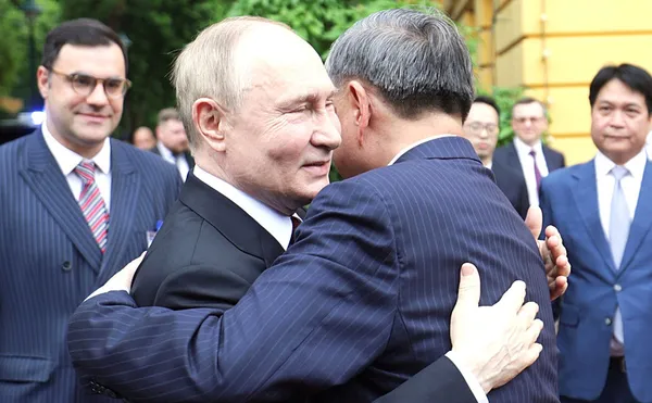 putinin-vietnam-gezisinden-ortaklik-karari-cikti-1718881087392.jpeg Putin’in Vietnam gezisinden ortaklık kararı çıktı