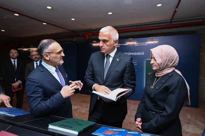 bakan-ersoydan-milli-kutuphanede-birlik-mesaji-her-eseri-her-dili-ortak-mirasimizin-bir-parcasi-olarak-goruyor-1791970853251.jpg