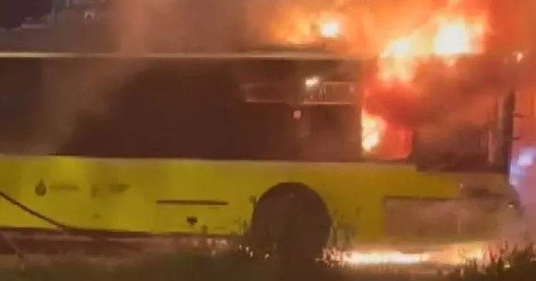 Başakşehir’de korku dolu anlar! Park halindeki İETT otobüsü alev alev yandı