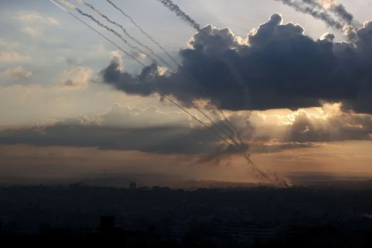 İsrail-Filistin savaşı son dakika: Hamas'tan Aksa Tufanı operasyonu! 'Savaş' durumu ilan edildi: Gazze'ye ağır bombardıman!