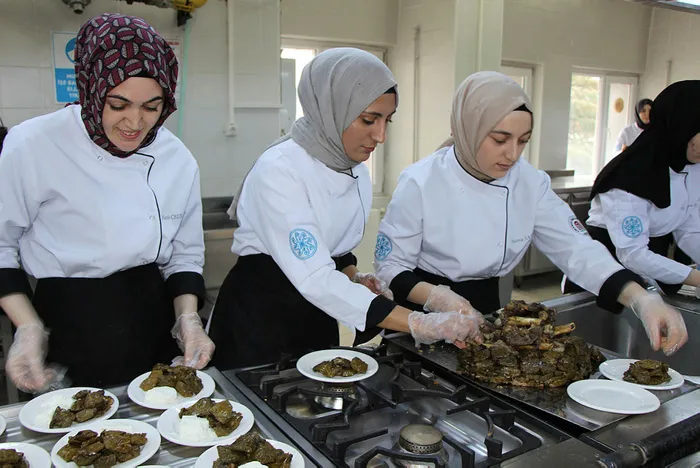 genclerin-gozde-meslegi-ascilik-istihdam-orani-yuzde-100-milli-egitim-bakanligi-bin-500den-fazla-asci-alacak-1647154622138.jpg