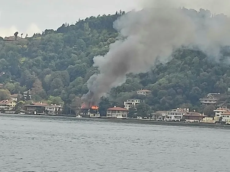 Çengelköy'de yanan tarihi Vaniköy Camii imamından son dakika açıklaması! Ziynem eşyalarımı yangın sonrası bulamadık...