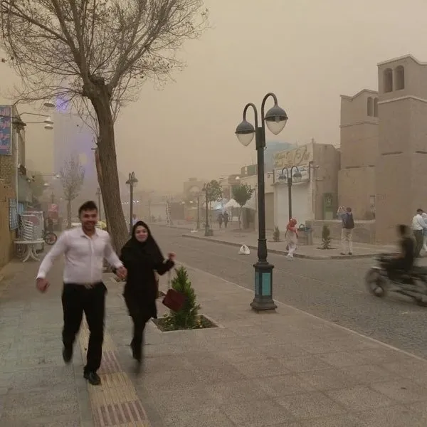 İran’da kum fırtınası büyüledi