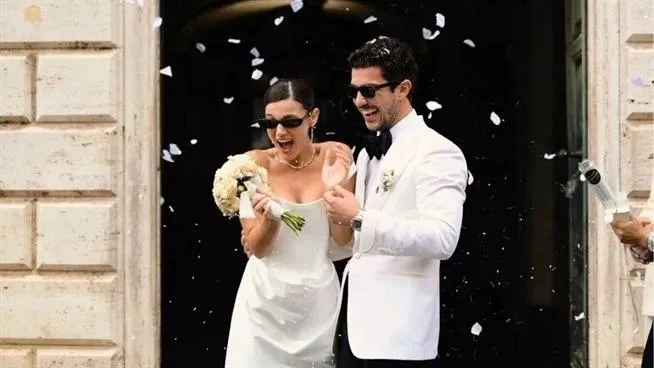 Bebek heyecanı yaşayan Pınar Deniz ile Kaan Yıldırım bu defa evlerinden paylaştı! Kaan Yıldırım Biri bizi gözetliyor diyerek paylaştı!