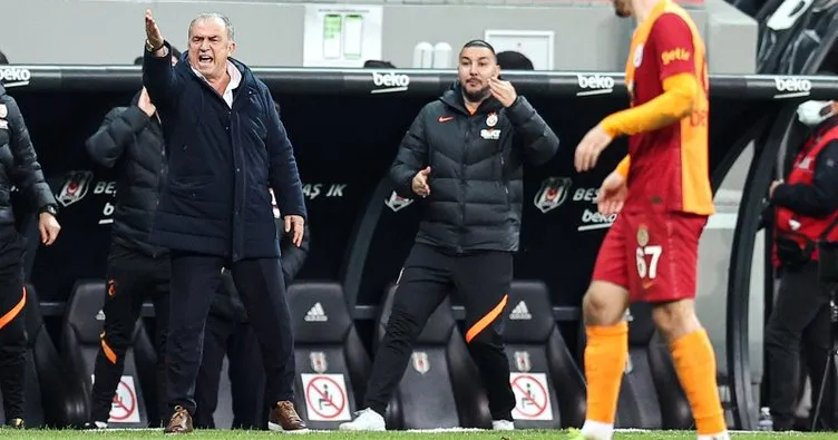 Son dakika Galatasaray haberleri: Derbide Fatih Terim’e tepki! Su şişelerini tekmeledi