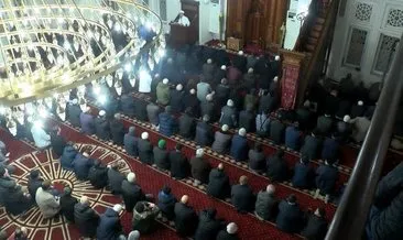İstanbul’da Regaip Kandili camilerde dualarla idrak edildi