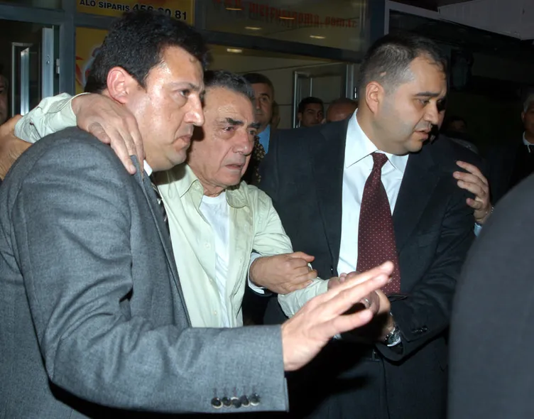 Türk işçilerini taşıyan uçak düştü